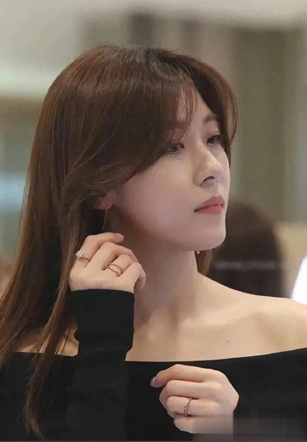 亿腾证券 河智苑原名田海林，韩国首位千万票房女主，影视“变色龙”