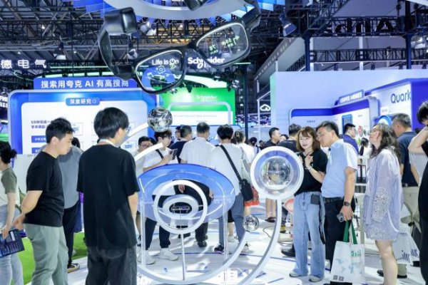 金牛配资 阿里高调入场！“百镜大战”下AI眼镜的未来该怎么走？