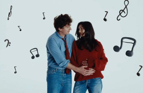 红盘策略 断眉官宣老婆怀孕 两人轻抚孕肚甜蜜同框